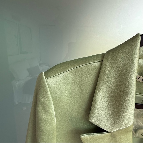 🪩Alice + Olivia Satin Light Green Blazer - Picture 6 of 8
